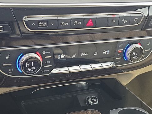 Used 2018 Audi Q7 3.0T Prestige image 25