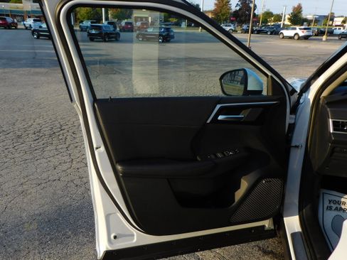 New 2025 Mitsubishi Outlander SE image 12