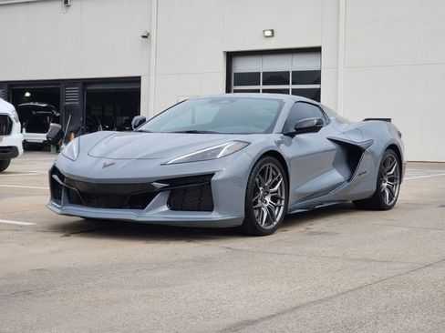 Used 2025 Chevrolet Corvette Z06 RWD image 11