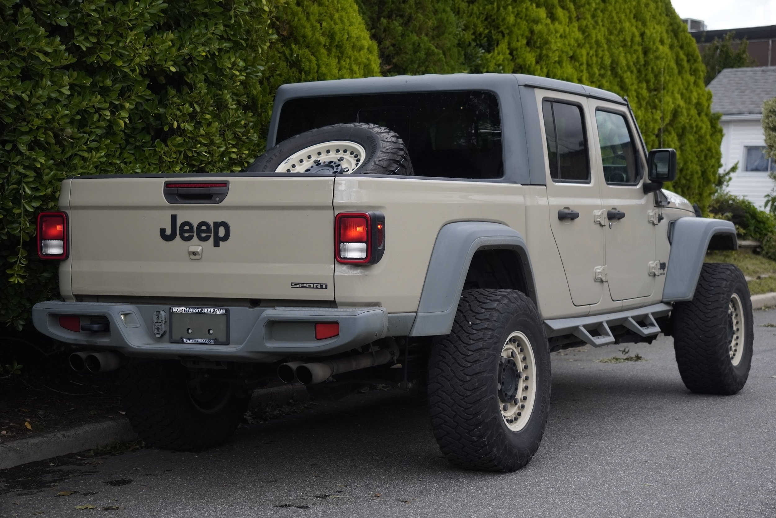 Used 2020 Jeep Gladiator Sport w/ Quick Order Package 24S AWD/4WD image 8