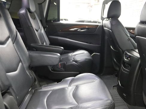 Used 2019 Cadillac Escalade Premium Luxury image 22
