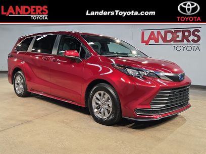 Used 2025 Toyota Sienna LE