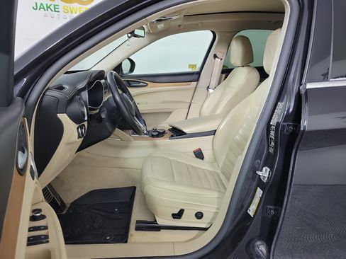 Used 2019 Alfa Romeo Stelvio Ti Lusso w/ Quick Order Package 22X Lusso image 5