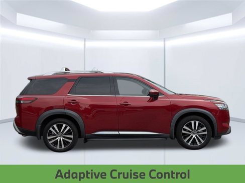 Used 2023 Nissan Pathfinder Platinum w/ Black Appearance Package FWD image 9