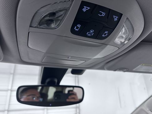 Used 2020 Chrysler Pacifica Touring-L FWD image 55