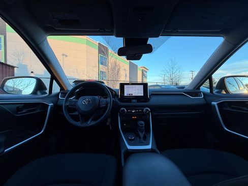 Used 2025 Toyota RAV4 LE image 32