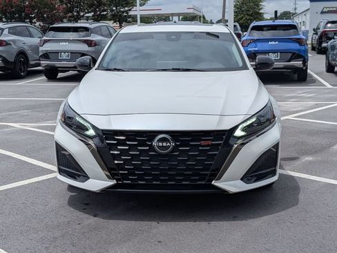 Used 2024 Nissan Altima 2.5 SR w/ SR Premium Package FWD image 8