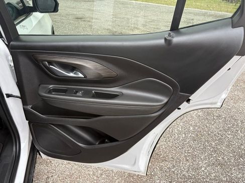 Used 2024 GMC Terrain SLE image 13