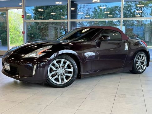 Used 2014 Nissan 370Z Touring RWD image 2