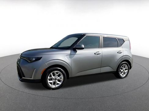 Used 2025 Kia Soul LX w/ LX Technology Package FWD image 7