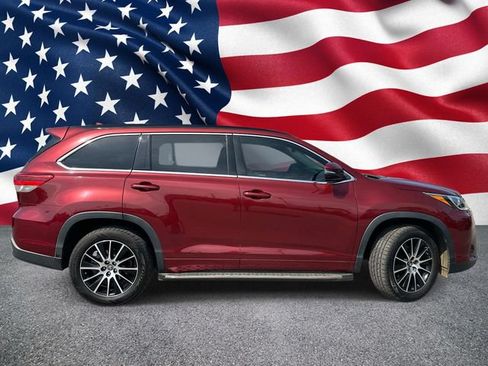 Used 2017 Toyota Highlander SE FWD image 6
