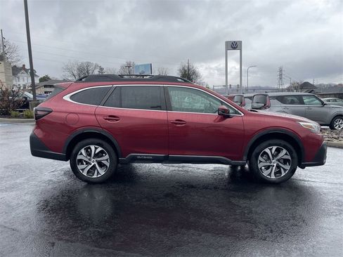 Certified 2022 Subaru Outback Limited image 4