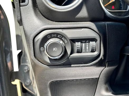 Used 2021 Jeep Wrangler Unlimited Sahara w/ Uconnect 4C Nav & Sound Group AWD/4WD image 13