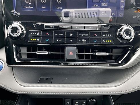 Used 2021 Toyota Highlander Platinum FWD image 33