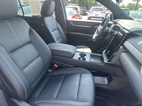 Used 2026 GMC Acadia Elevation w/ Elevation Premium Package FWD image 13