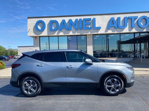 Used 2025 Chevrolet Blazer LT FWD image 19