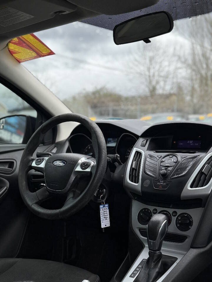 Used 2012 Ford Focus SE FWD image 16