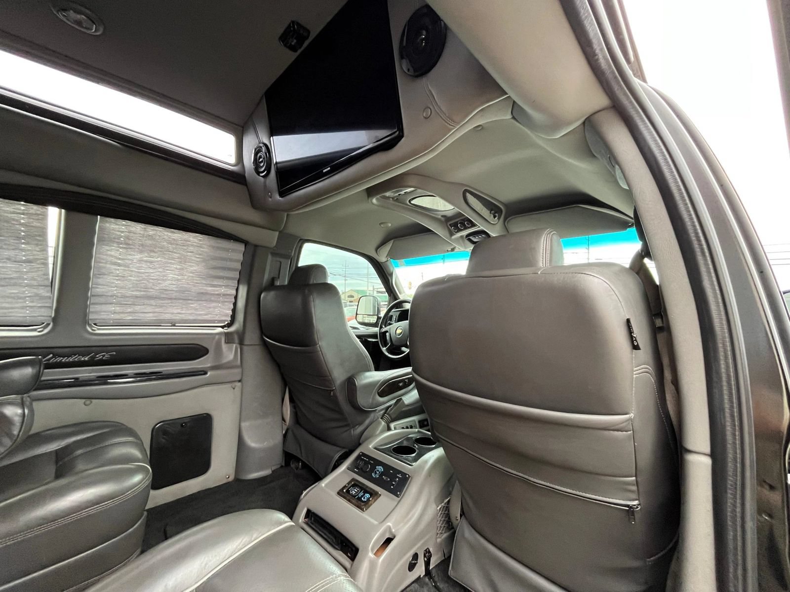 Used 2018 Chevrolet Express 2500 Extended w/ Enhanced Convenience Package RWD image 37
