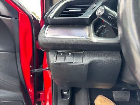 Used 2018 Honda Civic Touring image 10