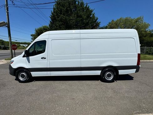 Used 2021 Mercedes-Benz Sprinter 2500 image 9