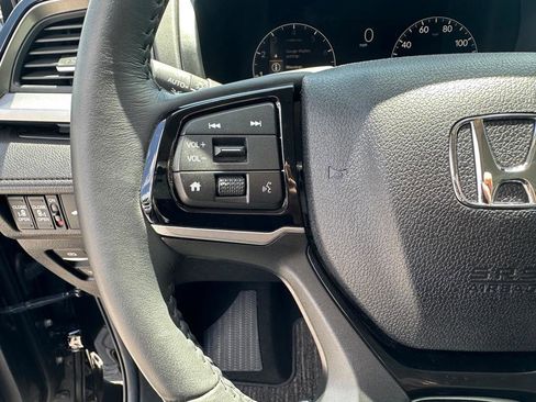 Used 2025 Honda Odyssey Touring image 16