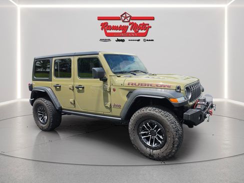 Used 2025 Jeep Wrangler Unlimited Rubicon w/ XTREMEE 35" Tire Package AWD/4WD image 7