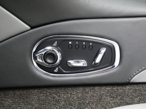 Used 2019 Aston Martin DB11 Coupe image 19