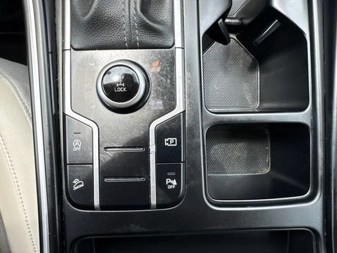 Used 2023 Kia Sorento S w/ Panoramic Sunroof Package AWD/4WD image 12