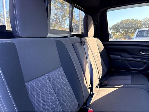 Used 2024 Nissan Titan SV w/ SV Convenience Package image 12