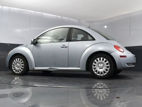 Used 2010 Volkswagen Beetle Coupe FWD image 16