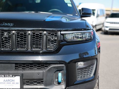 Used 2022 Jeep Grand Cherokee Trailhawk w/ Advanced Protech Group II AWD/4WD image 5