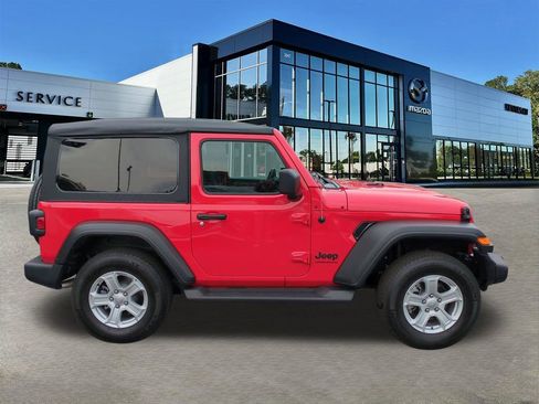 Used 2022 Jeep Wrangler Sport AWD/4WD image 3