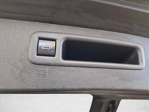 Used 2022 Toyota Highlander XLE FWD image 7