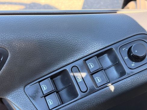 Used 2012 Volkswagen Tiguan S FWD image 22