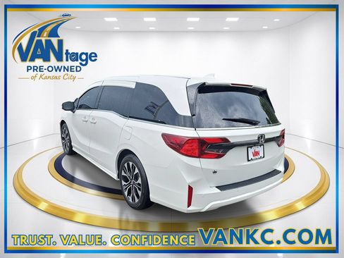 Used 2025 Honda Odyssey Elite image 9