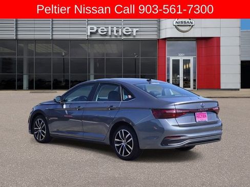 Used 2025 Volkswagen Jetta SE image 4