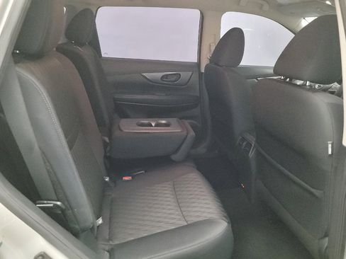 Used 2020 Nissan Rogue S FWD image 19