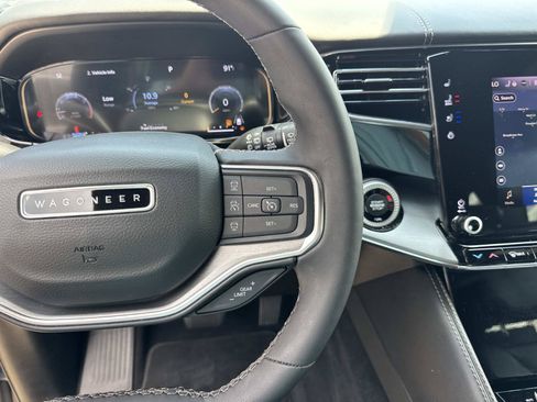 Used 2023 Jeep Wagoneer Series II RWD image 24