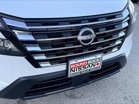 Certified 2025 Nissan Rogue SV image 28