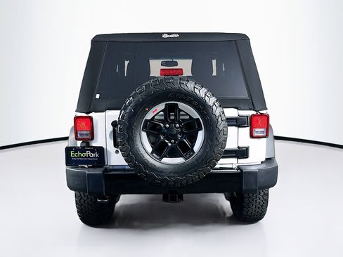 Used 2015 Jeep Wrangler Sport image 7