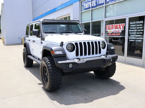 Used 2019 Jeep Wrangler Unlimited Sport AWD/4WD image 2