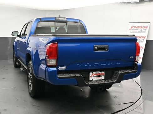 Used 2016 Toyota Tacoma TRD Sport w/ Towing Package image 6