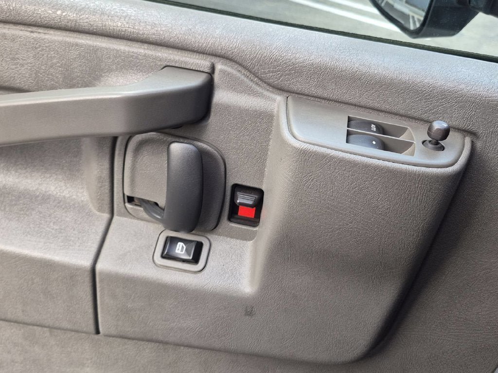Used 2021 GMC Savana 3500 Extended w/ Power Convenience Package RWD image 26