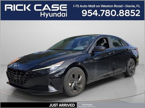 Used 2023 Hyundai Elantra SEL image 1