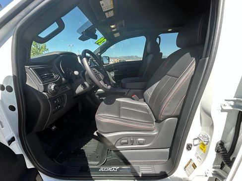 Used 2024 Nissan Titan PRO-4X w/ Pro-4x Convenience Package AWD/4WD image 13