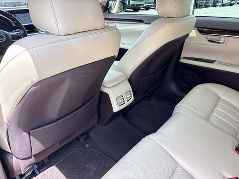 Used 2017 Lexus ES 350 w/ Luxury Package FWD image 32