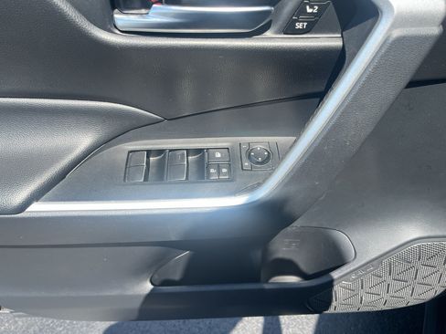 Used 2021 Toyota RAV4 XLE Premium FWD image 11