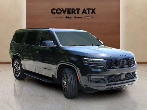 Used 2023 Jeep Wagoneer Series II AWD/4WD image 7