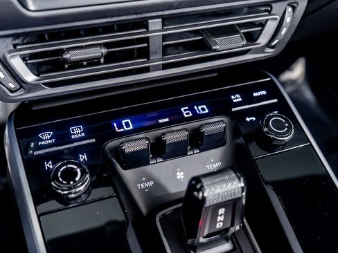 Used 2022 Porsche 911 Turbo image 47