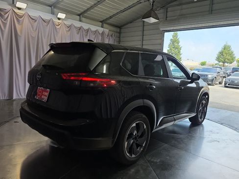Used 2025 Nissan Rogue SV FWD image 3